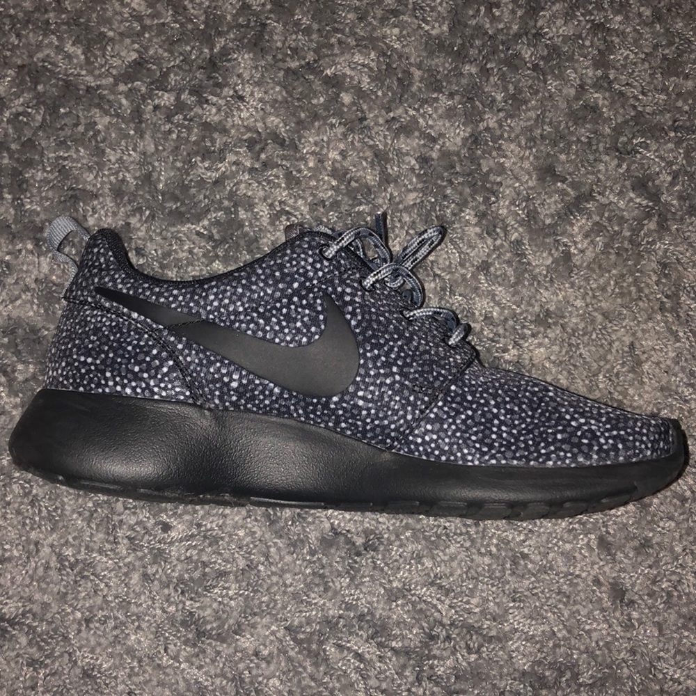like New Nike Roshes - Picture 3 of 4